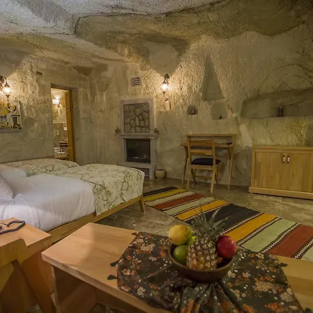 Agarta Cave מלון 3*